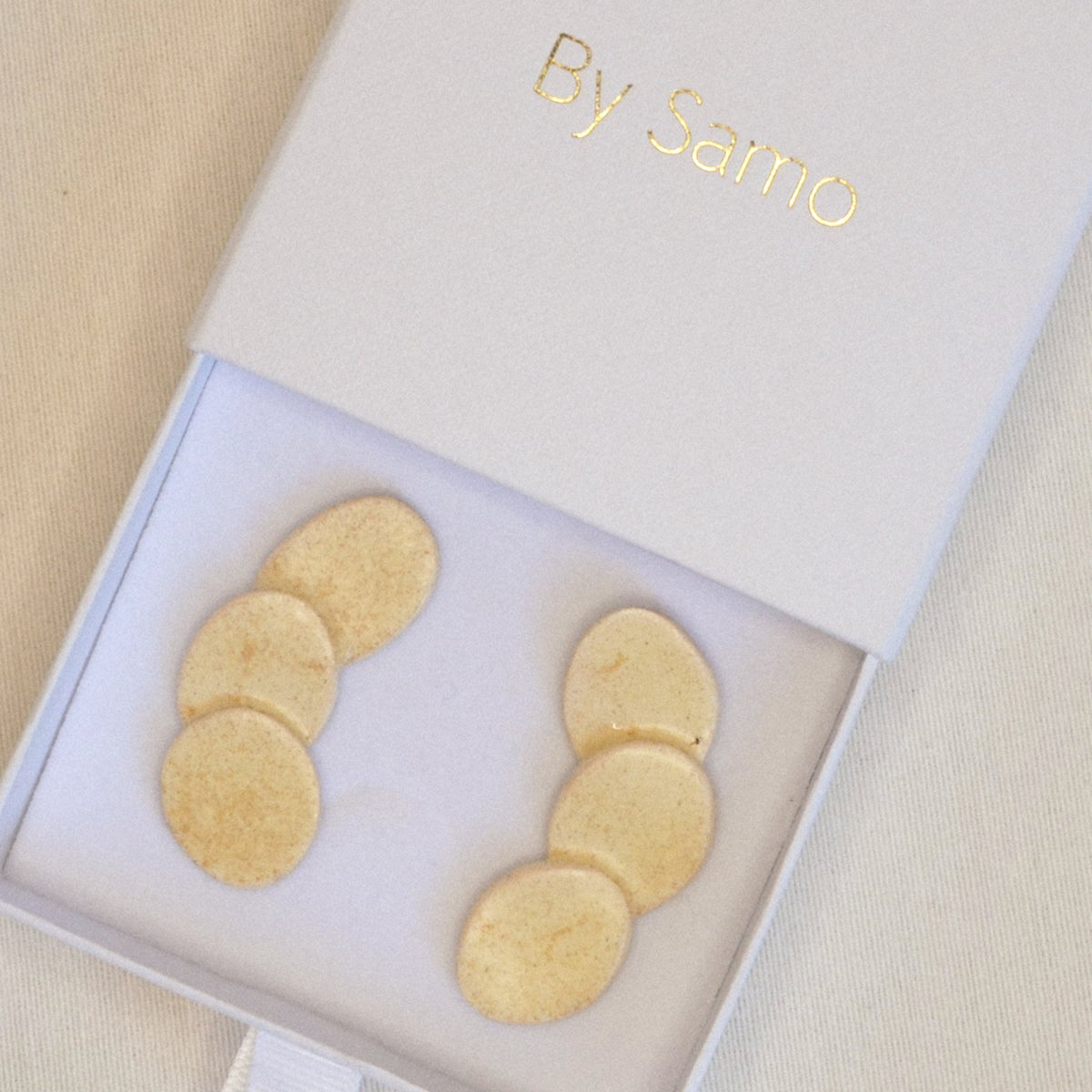EMA CRÈME EARRINGS